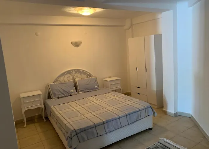Alp Hotel *